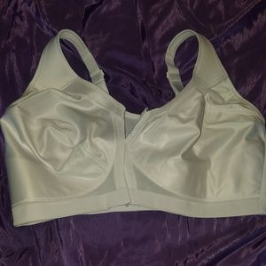 Glamorise Intimates & Sleepwear - NWOT** Glamorise Women's plus sz.WHITE colored bra Glamorise Intimates & Sleepwear - NWOT** Glamorise Women's plus sz.WHITE colored bra